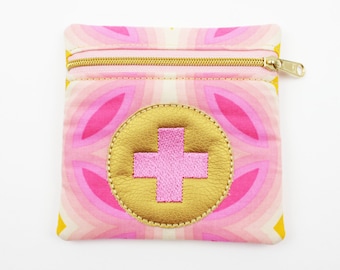 First aid bag graphic pattern pink/gold 11 x 11 cm