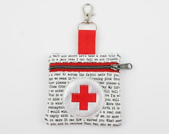 Mini first aid kit 8 x 8 cm, white/red text