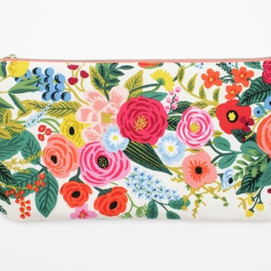 Astuccio/borsa porta trucchi fiori bianco panna/rosa salmone