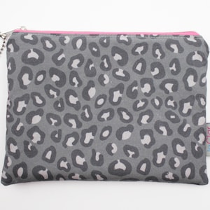 Kosmetiktäschchen Leoprint grau/neonpink