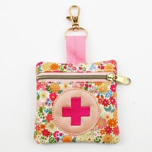 Mini borsa di pronto soccorso 8 x 8 cm fiori rosa/oro