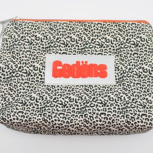 Kosmetiktasche/Kulturbeutel Leoprint "Gedöns" grau/neonorange