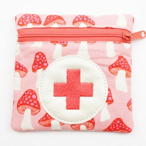 Borsa di pronto soccorso funghi rosa salmone/bianco crema 11 x 11 cm