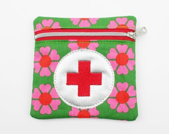 First aid bag retro flowers green/red 11 x 11 cm