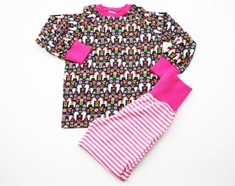 Kinderschlafanzug Gr. 104 Pferdchen pink/schwarz