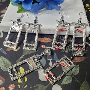 Guillotine avec pendentif ou boucles d'oreilles Hématite Résine sanglante