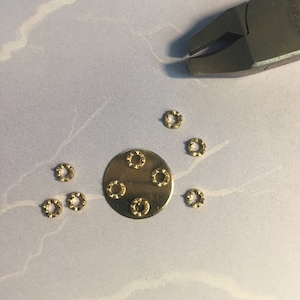 14 Karat Yellow Gold Illusion Settings for 10 Point facated gems