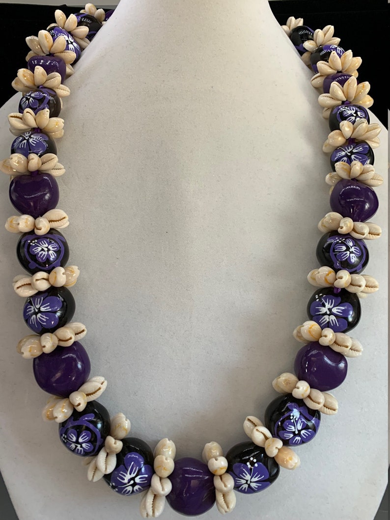 Class of 2026 Hawaiian Cowrie Shell Lei Kukui Nut Lei Necklace ...