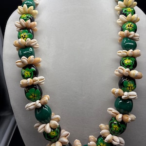 Class of 2026 Hawaiian Cowrie Shell Lei Kukui Nut Lei Necklace Graduation Lei Necklace Wedding Lei TURTLE Lei Hibiscus Flower Lei GREEN