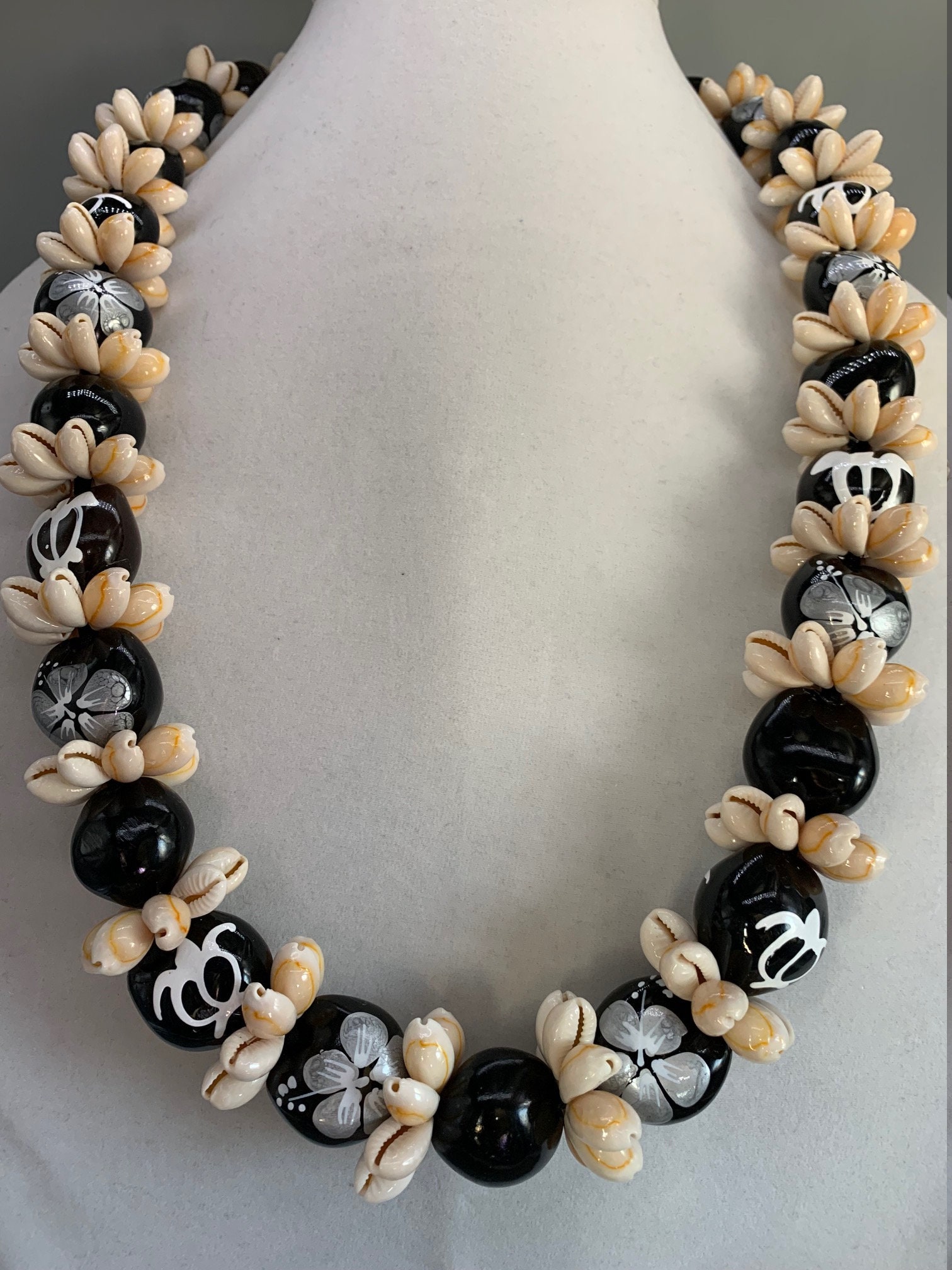 Class of 2024 Hawaiian Cowrie Shell Lei Kukui Nut Lei Necklace ...