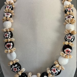Class of 2025 Hawaiian Cowrie Shell Lei Kukui Nut Lei Necklace Graduation Lei Necklace Wedding Lei Turtle Lei Hibiscus Flower Lei WHITE