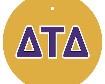 Könnte beinhalten: Ein runder, senfgelber Gegenstand mit den griechischen Buchstaben Delta, Tau und Delta in Lila mit weißer Umrandung. Oben befindet sich ein kleiner weißer Punkt. Die Buchstaben sind zentriert.