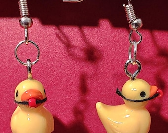 Pendientes colgantes de patito de goma picante para adultos