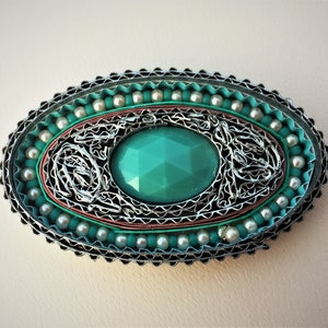 broche oval turquesa e prata, papelão, miçangas, papelão ondulado, presente, feito em israel, Hanna Salmon