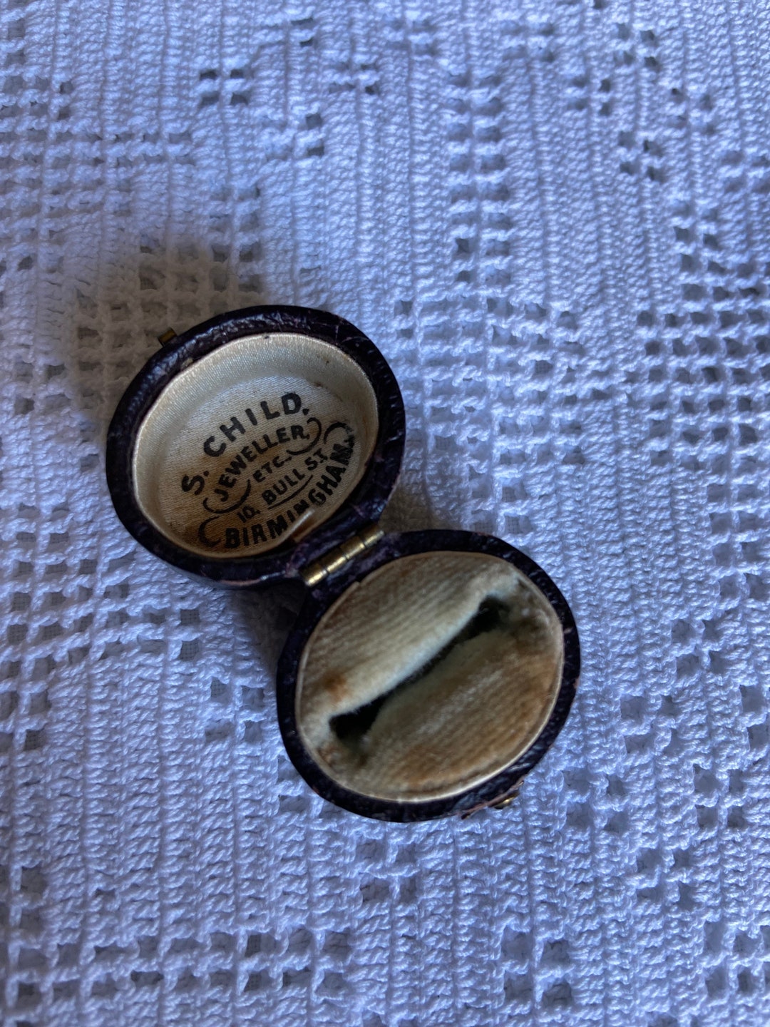 Antique Victorian Ring Box Jewellery Case Jewelry Oval Shaped Vintage