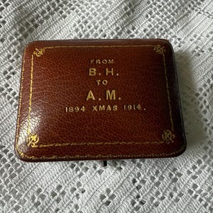 Boîte à broches à bijoux ancienne vintage, étui à épingles à bijoux 1894 Noël 1914 inscription or