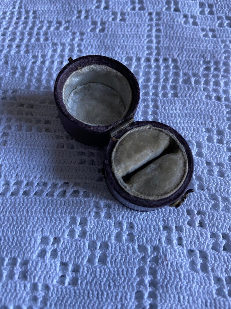 Antique Victorian Ring Box Jewellery Case Jewelry Barrell Shaped Vintage Wedding Engagement