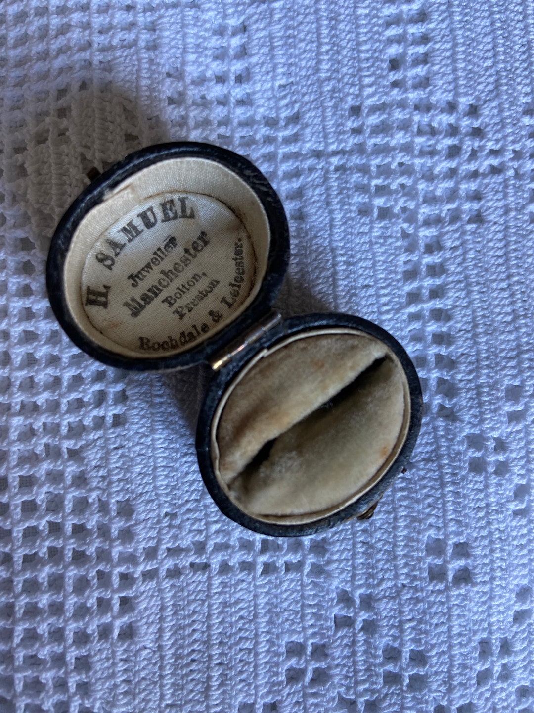 Antique Victorian Ring Box Jewellery Case Jewelry Oval Shaped Vintage