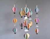 Pastel Nursery Hot Air Balloon Mobile dans les tons de crème glacée dans pink Blue Violet Mint (fr) Pastel