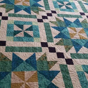 Queen size quilt, blue and green quilt, bed quilt, custom queen quilt, wedding gift, gift for her, handmade quilt sale, homemade quilt image 6