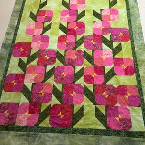 Poppies quilt, flower garden quilt, Queen size quilt, Twin quilt, quilted bedspreads, floral quilt, Handmade patchwork quilt, Homemade quilt