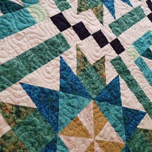 Queen size quilt, blue and green quilt, bed quilt, custom queen quilt, wedding gift, gift for her, handmade quilt sale, homemade quilt image 4