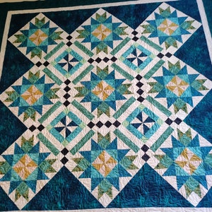 Queen size quilt, blue and green quilt, bed quilt, custom queen quilt, wedding gift, gift for her, handmade quilt sale, homemade quilt image 9