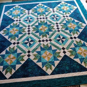 Queen size quilt, blue and green quilt, bed quilt, custom queen quilt, wedding gift, gift for her, handmade quilt sale, homemade quilt image 7