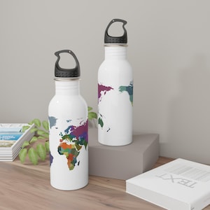 Botella de agua de acero inoxidable con mapa de la Tierra: regalo para viajeros globales, botella reutilizable ecológica, amante de la geografía, botella con temática de aventuras, mundo