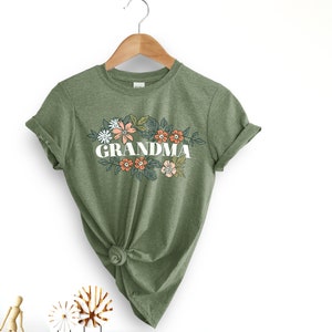 Floral grandma shirt,Grandma shirt, great grandma shirt, grandma gift, girt for grandma, grandma, grandma to be, grandparent shirt, shirt