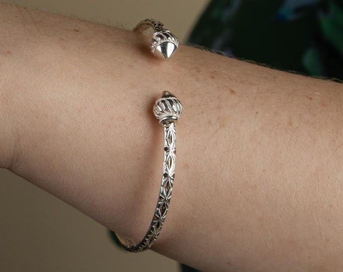 Taj Mahal Bangle Handmade in Sterling Silver with Calypso Pattern