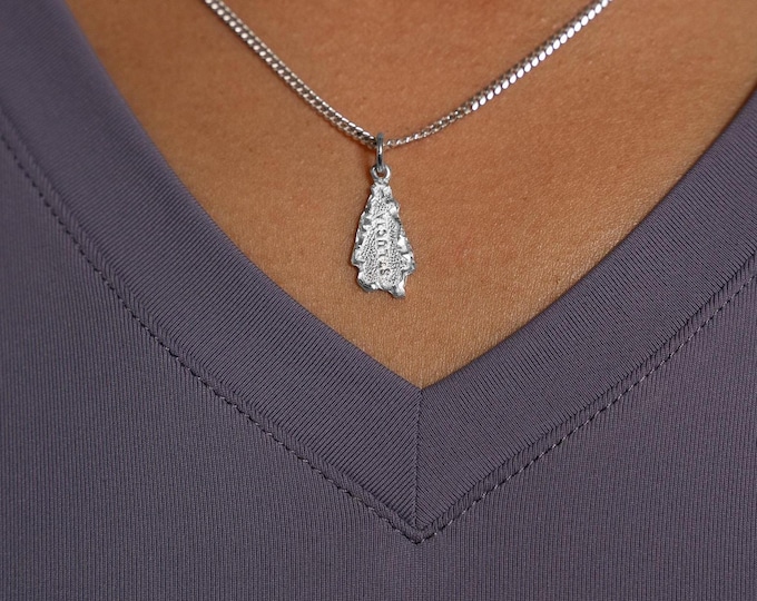 St. Lucia Map Pendant with Chain in 925 Sterling Silver
