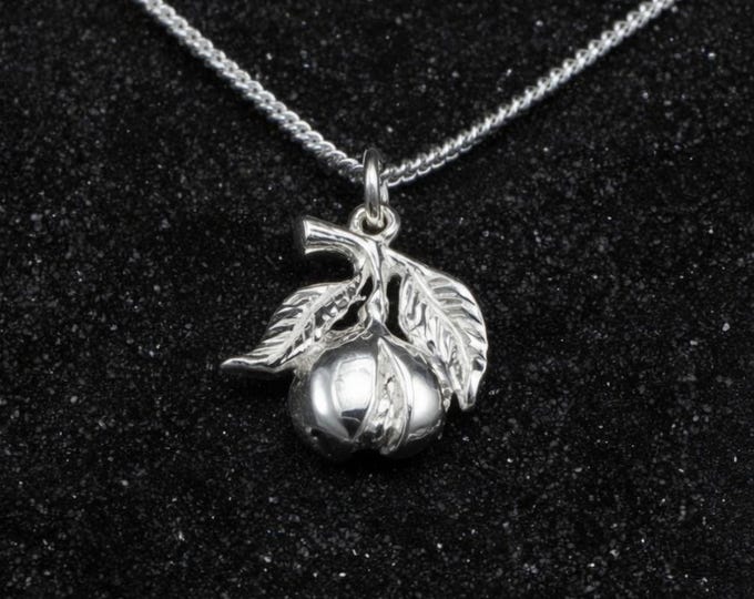 Nutmeg Pendant with Chain in .925 Sterling Silver