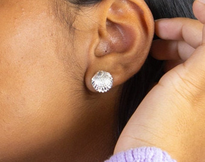 Large Clam Stopper Stud Earrings in .925 Sterling Silver