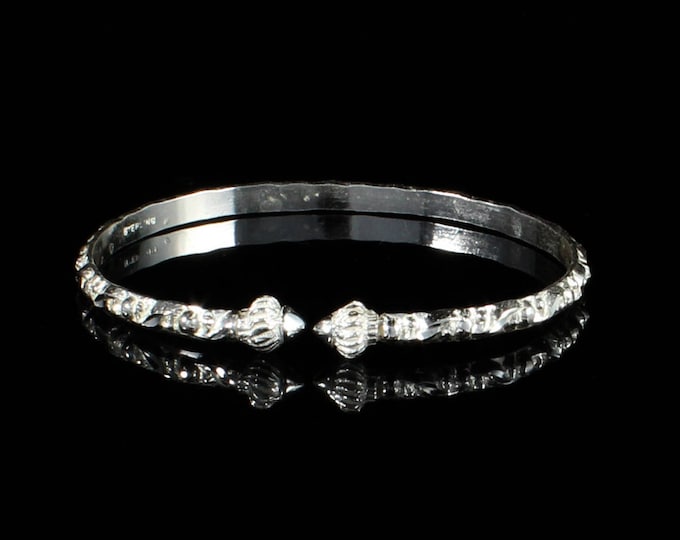 Handmade West Indian Bangle Churia Design with Taj Mahal in Sterling Silver .925