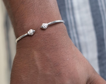 Minimalistic Handmade Bangle with Taj Mahal motifs in .925 Sterling Silver
