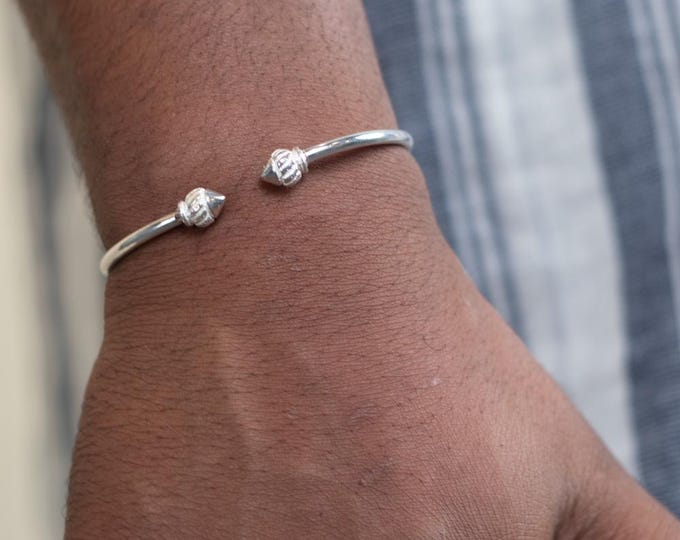 Minimalistic Handmade Bangle with Taj Mahal motifs in .925 Sterling Silver