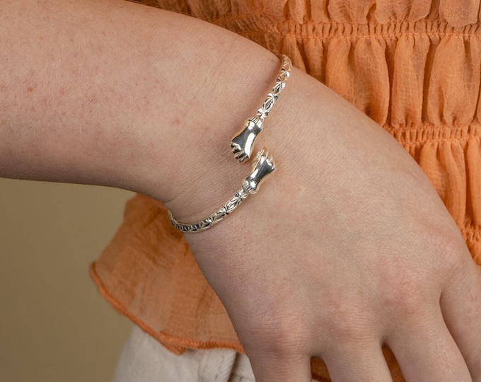 110 West Indian Bangle with Fists Calypso Pattern in Sterling Silver .925