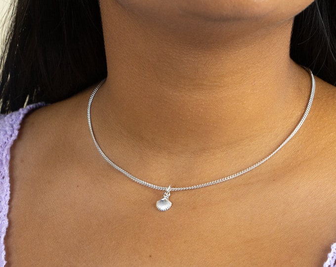 Caribbean Small Clam Shell Pendant with Chain in 925 Sterling Silver