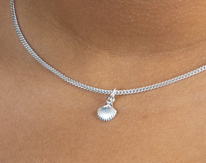 Caribbean Clam Shell Pendant with Chain in 925 Sterling Silver
