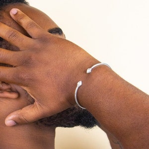 Thin 090 West Indian Bangle with Cocoa Pod Plain Handmade in .925 Sterling Silver