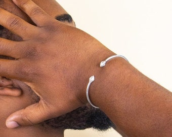 Thin 090 West Indian Bangle with Cocoa Pod Plain Handmade in .925 Sterling Silver