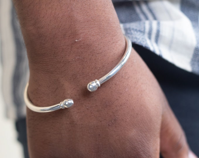Minimalistic Ball Handmade Bangle in .925 Sterling Silver