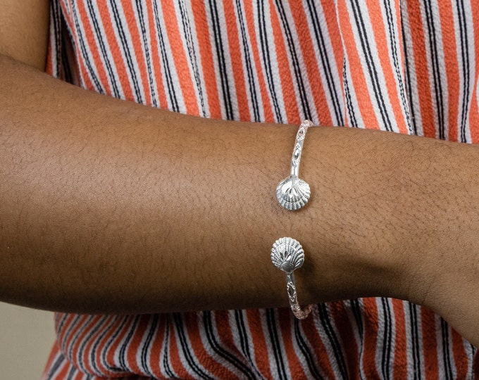 110 West Indian Bangle with Clam Shells and Diamante pattern Sterling Silver .925