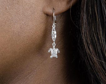 Small Turtle with Thin Extender Bar Earrings in .925 Sterling Silver