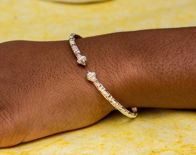 Handmade Churia Bangle with Taj Mahal Motifs in Sterling Silver