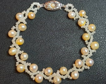 Freshwater ecru real pearls bracelet with vintage clasp