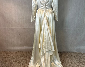 Vintage 1940s Off White Satin Wedding Dress With Long Train That Bustles - Quality Vintage  Ivory Satin