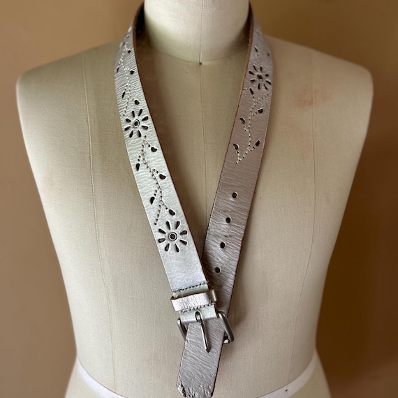 Vintage Genuine Silver Leather Belt With Perforated Flower  display picture 2