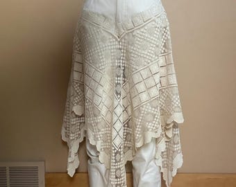 Upcycled Victorian Skants: Vintage Ivory Jeans und antike gehäkelte Tischdecke schaffen Magie